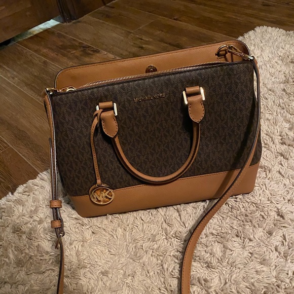 MK Savannah Satchel - Picture 1 of 3